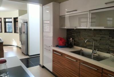 5 Bed Townhouse with En Suite in Kyuna - 4