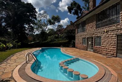 5 Bed Townhouse with En Suite in Rosslyn - 2