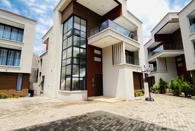 5 Bed Villa with Garden in Lavington - 2