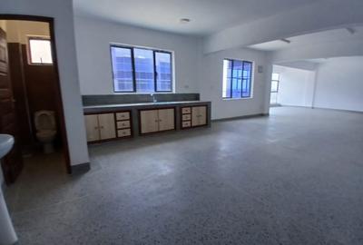 8,000 ft² Warehouse with Backup Generator in Mlolongo - 3