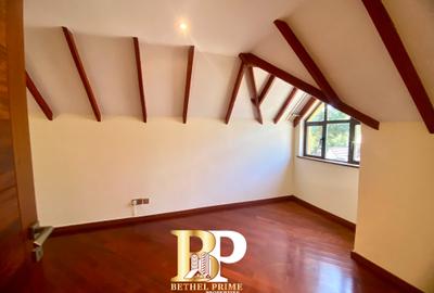 5 Bed Townhouse with En Suite in Lavington - 3