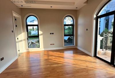 5 Bed Townhouse with En Suite at Loresho - 4