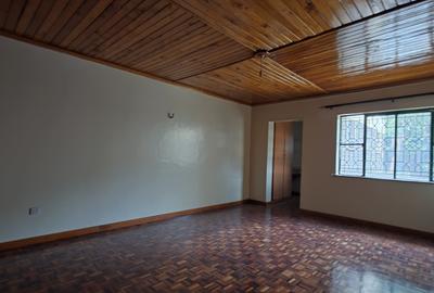 4 Bed House with En Suite in Lavington