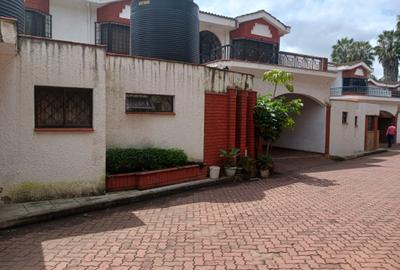 6 Bed Townhouse with En Suite at Lavington