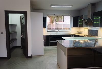 3 Bed Apartment in Riverside