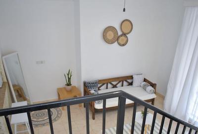 Furnished 2 Bed Apartment with En Suite in Spring Valley