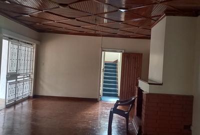 0.75 ac Office with Service Charge Included in Lavington