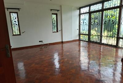 5 Bed Townhouse with En Suite at Lavington - 2