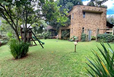 5 Bed Townhouse with En Suite in Lake View - 4