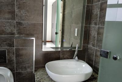 Serviced 3 Bed Apartment with En Suite in Kileleshwa