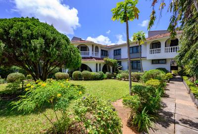 5 Bed Townhouse at Beach Road