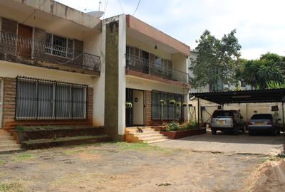 5 Bed Townhouse with En Suite in Westlands Area