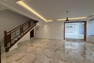 5 Bed Townhouse with En Suite at Lavington - 3