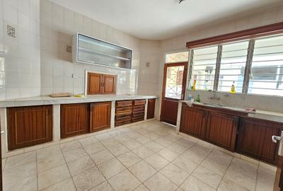 4 Bed Townhouse with En Suite in Westlands Area - 3