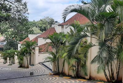 4 Bed Townhouse with En Suite in Westlands Area