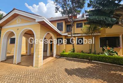 5 Bed House with En Suite in Runda