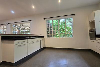 3 Bed House with En Suite in Ridgeways