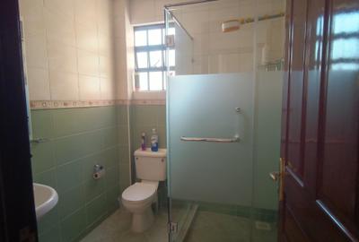 3 Bed Apartment with En Suite at Rhapta Road