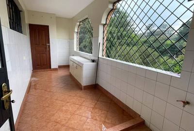 3 Bed Apartment with En Suite in Westlands Area - 3