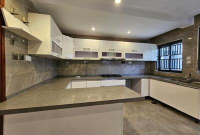 5 Bed Townhouse with En Suite in Lavington