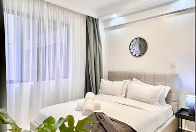 Serviced 2 Bed Apartment with En Suite in Riverside