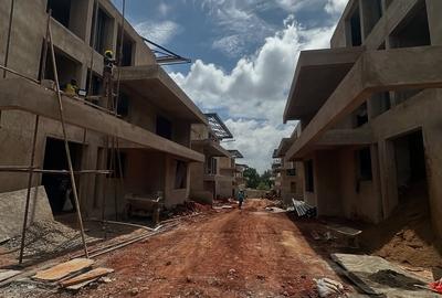 5 Bed Townhouse with En Suite at Lavington Green - 3