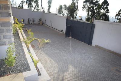 4 Bed House with En Suite at Lemiso Road