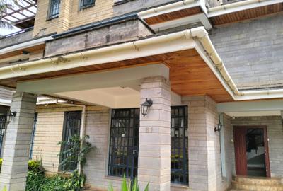 5 Bed Townhouse with En Suite in Lavington