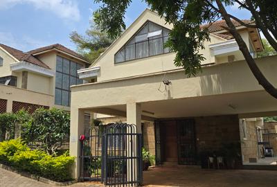5 Bed Townhouse with En Suite at Lavington Green - 3