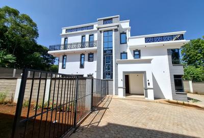 5 Bed Townhouse with En Suite in Lavington - 2