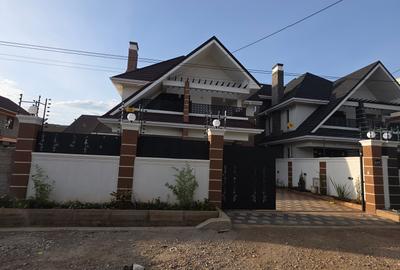 5 Bed Villa with En Suite in Membley