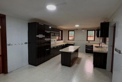 5 Bed Townhouse with En Suite at Chalbi Drive - 3