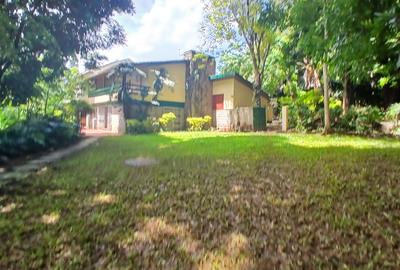 5 Bed House with En Suite at Lavington - 4