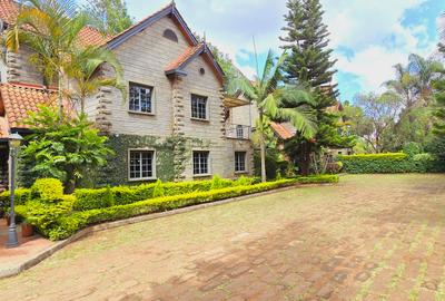 5 Bed Townhouse with En Suite at Othaya Road