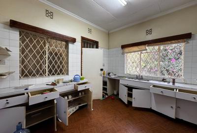1 ac Commercial Property with Parking in Riverside