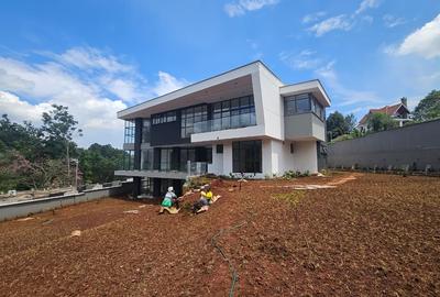 5 Bed House with En Suite in Nyari