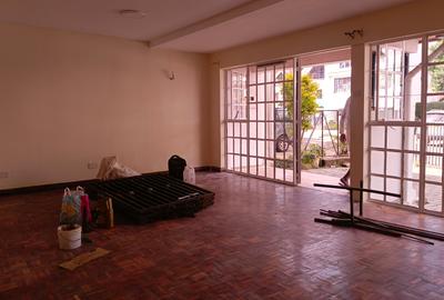 5 Bed Villa with En Suite in Brookside - 4
