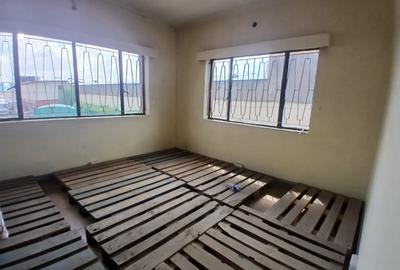 3,000 ft² Warehouse with Parking in Industrial Area - 3