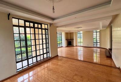 5 Bed House with En Suite in Lavington