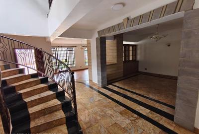 5 Bed Townhouse with En Suite at Lavington - 4