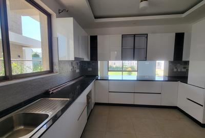 4 Bed House with En Suite in Runda