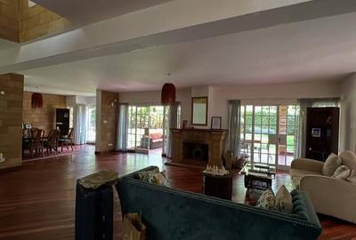 5 Bed Townhouse with En Suite in Rosslyn - 2