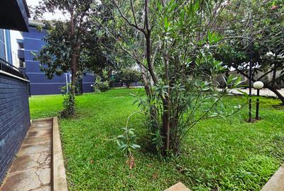 3 Bed Apartment with En Suite in Kilimani - 4