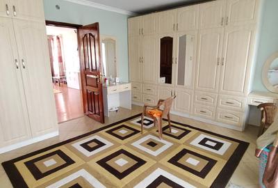 5 Bed House with En Suite in Kitisuru