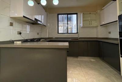 3 Bed Apartment with En Suite at Othaya Road - 4