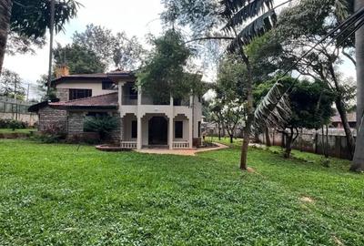 5 Bed House with En Suite in Runda
