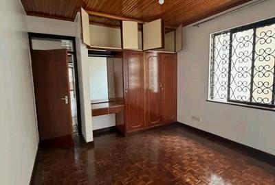 5 Bed Villa with En Suite at Ole Dume Road - 4