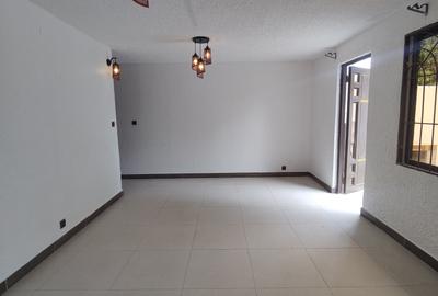 3 Bed Townhouse with En Suite in South C - 4