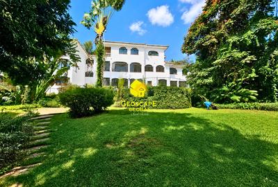5 Bed House with En Suite in Nyari