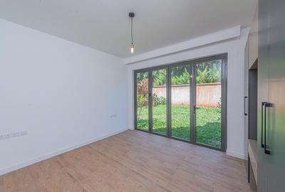 4 Bed Apartment with En Suite in Rosslyn - 4